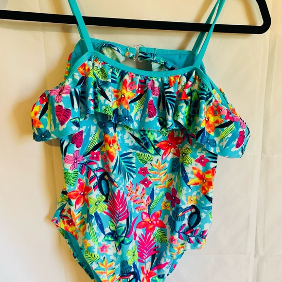 Going to the tropics and I’m going in the water #A10 - Picture 3 of 7